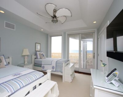 Stunning Oceanfront Beauty located in Loveladies, private lane